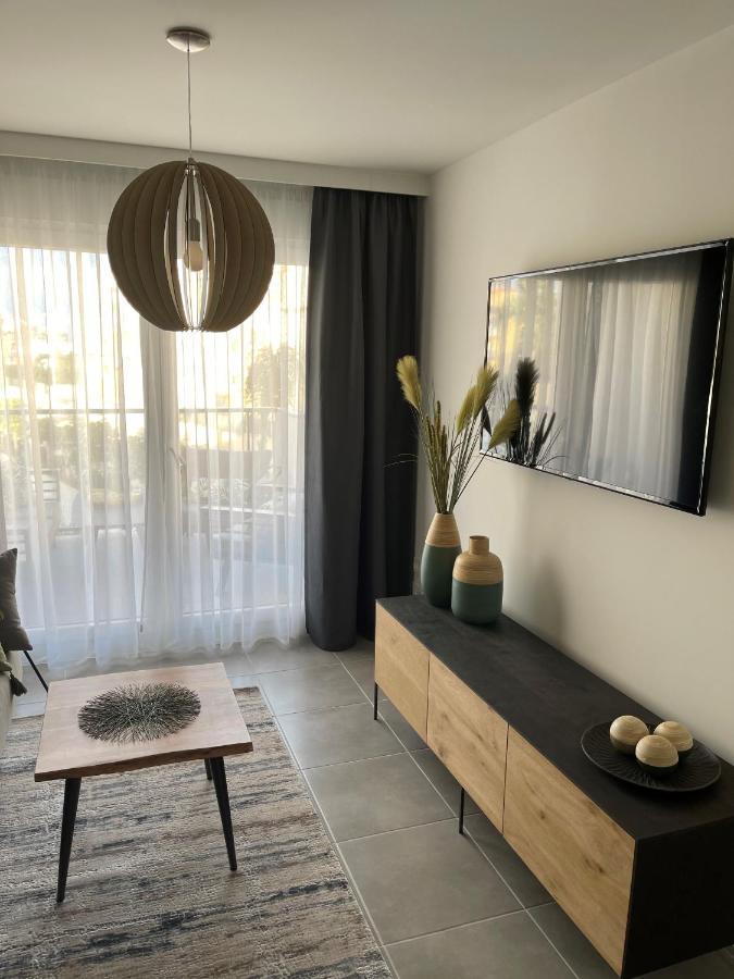 Sunny Apartment In Denia With Outdoor Swimming Pool And Garage Parking Place Included, 300M From The Sandy Beach ภายนอก รูปภาพ